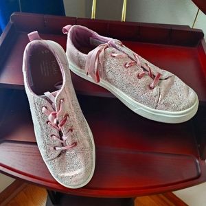 Girl's Tom's shoes, size 3.5